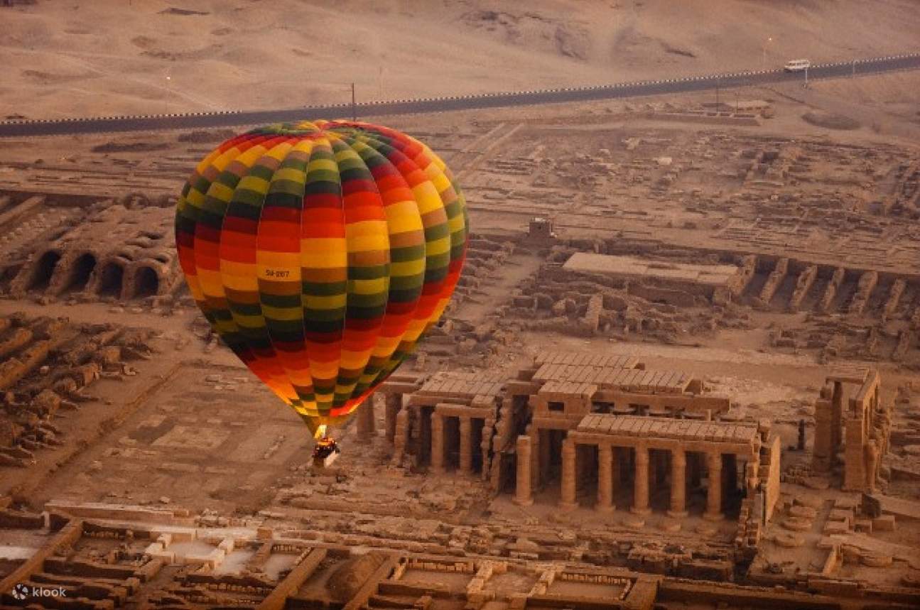 Naik Balon Udara di Luxor Mesir dengan Transfer
