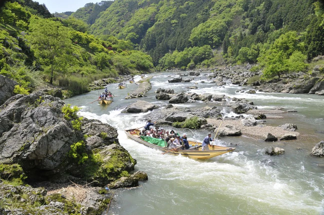 有船的保津川河
