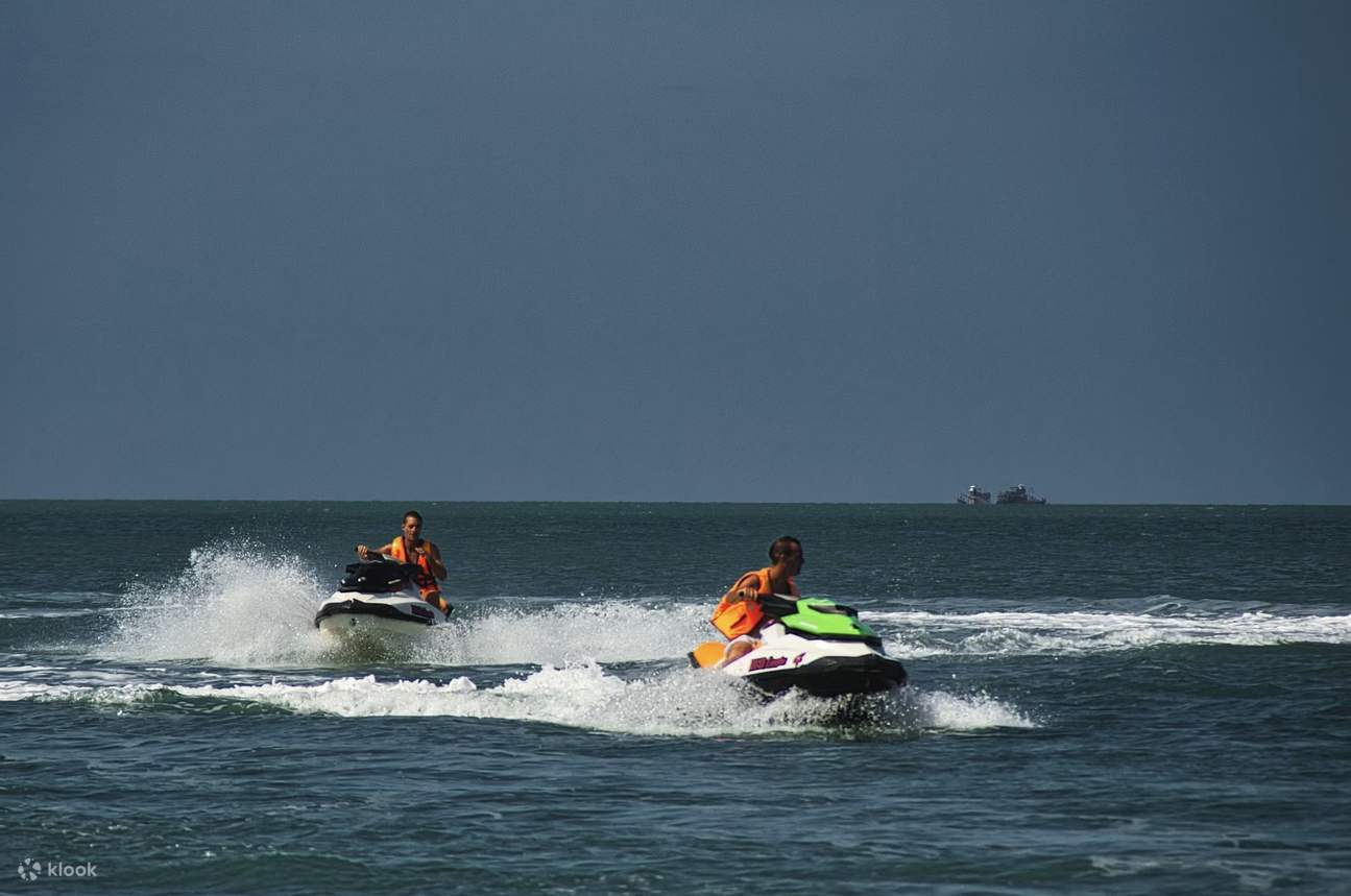 Playa Baga: Paseo en moto acuática individual con soporte de instructor