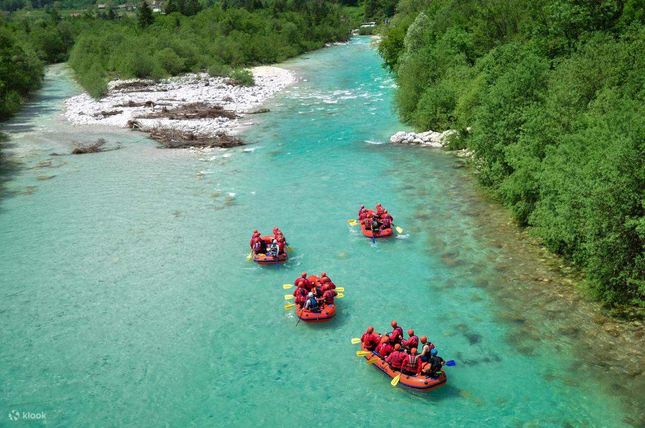 Pengalaman Berakit di Soca River