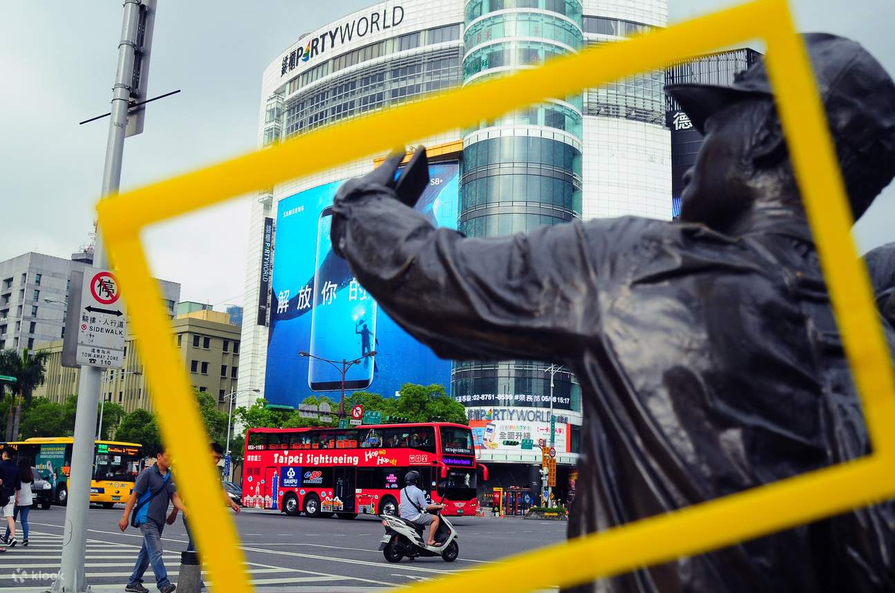 Двухэтажный туристический автобус Тайбэя