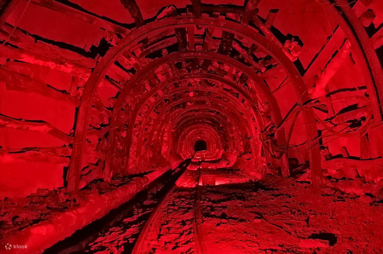 El actual tren turístico del parque fue remodelado a partir de un carro que transportaba carbón, atrayendo a numerosos aficionados al ferrocarril que compiten por peregrinar al lugar.