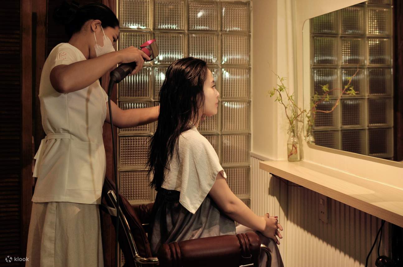 Séchez vos cheveux avec le Dyson Supersonic pour sublimer leur beauté et les garder en pleine santé.