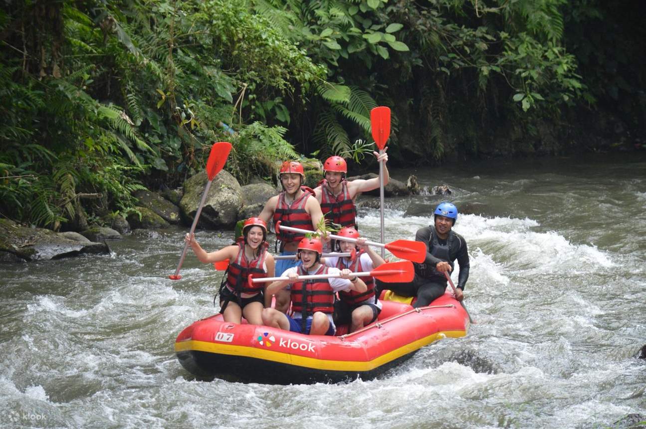 Experiencia en Ubud: Recorrido en ATV y rafting en aguas bravas con opcional