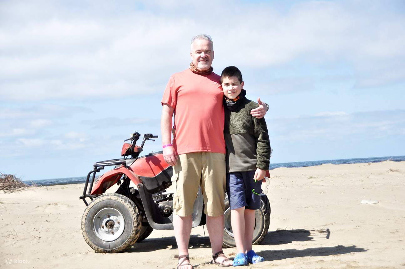 พักผ่อนริมหาดหลังการผจญภัย