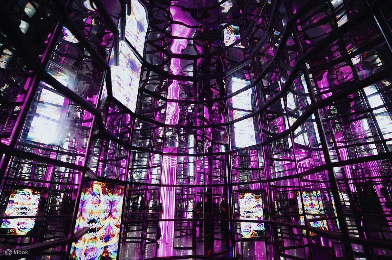 ABSURDITIES：ANDSOFORTHによるシンガポール没入型ダイニング