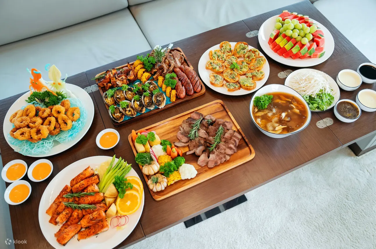 西贡河豪华私人游艇用餐体验
