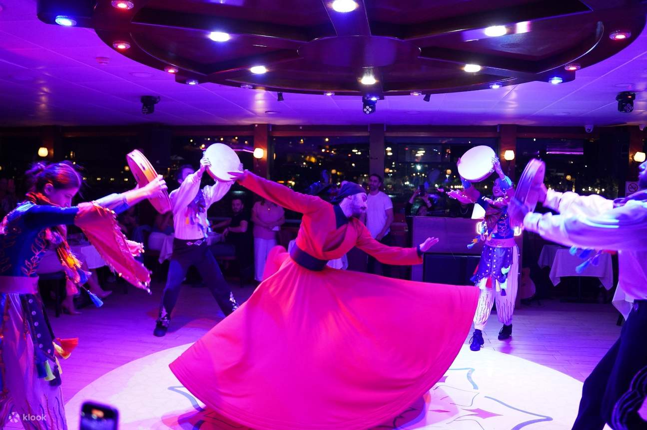 Crociera serale sul Bosforo: Cena, spettacoli dal vivo e tavolo privato