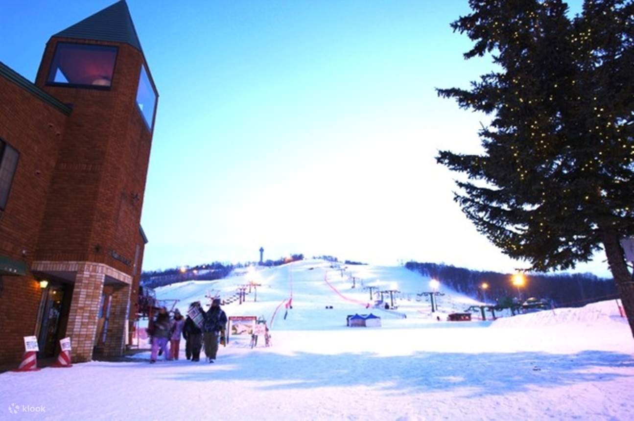 Trải nghiệm trượt tuyết trong ngày tại Công viên quà tặng ông già Noel Asahikawa