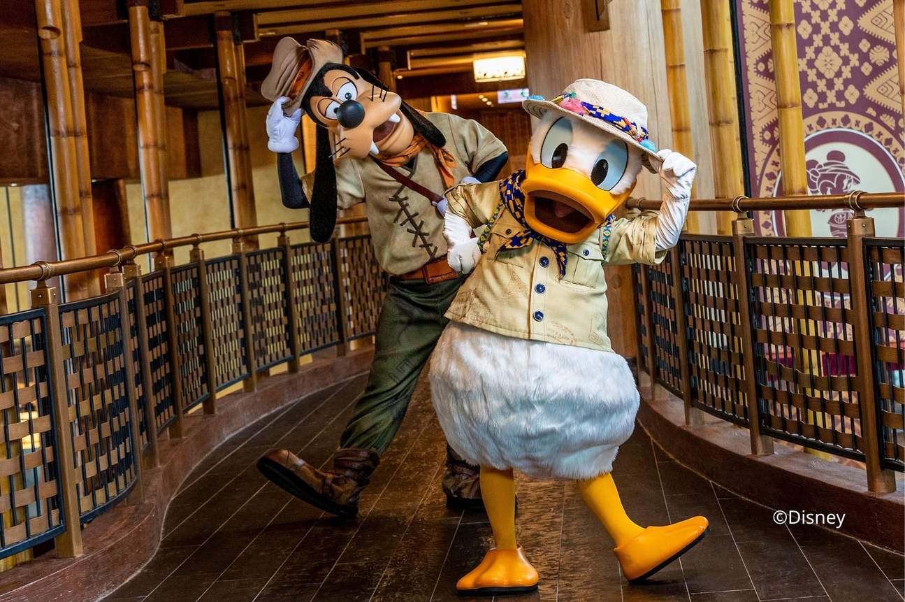 Guests staying at Disney Explorers Lodge could meet and take selfies with some of their favorite Disney Friends