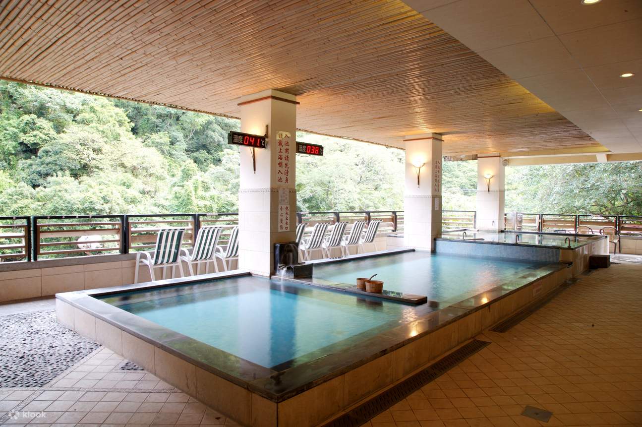 新北乌来名汤温泉会馆汤屋・大众池泡汤券(现场排队) - Klook客路