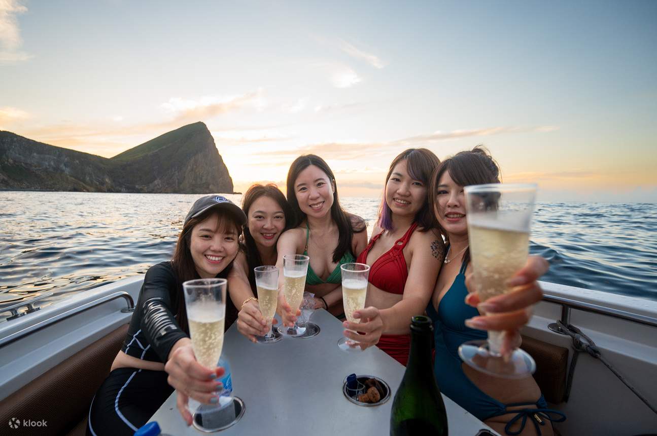 Đảo Rùa (Guishan) Biển Sữa - Tiệc Vui Chơi Trên Biển: SUP, Cầu Trượt Nước, Thuyền Chuối, Lặn Biển, Câu Cá Biển | Du thuyền, Ca nô, Thuyền buồm