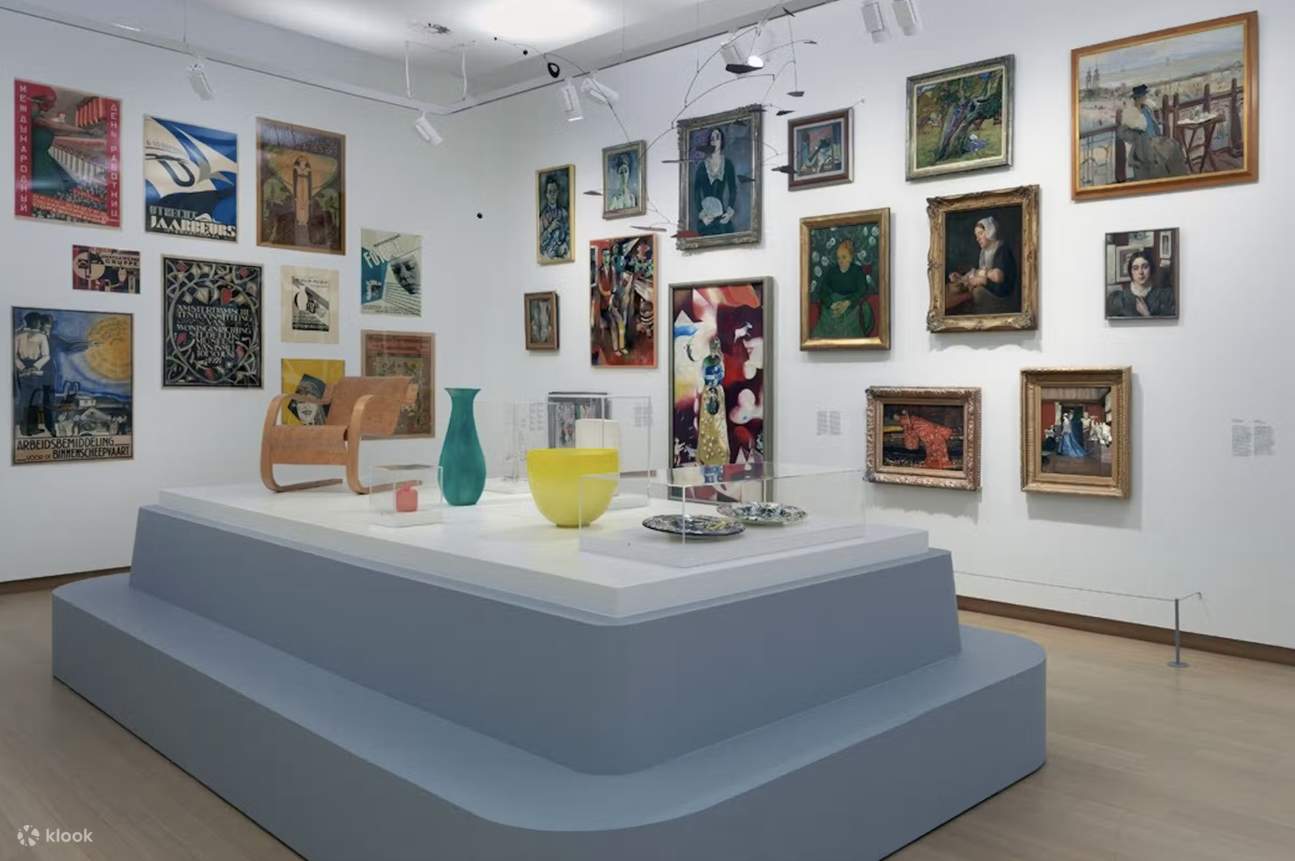 Entrada al Museo Stedelijk en Ámsterdam