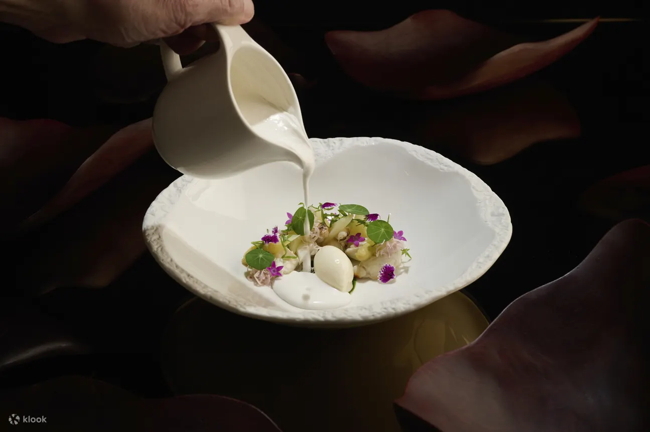 Sra Bua by Kiin-Kiin at Siam Kempinski Hotel Bangkok