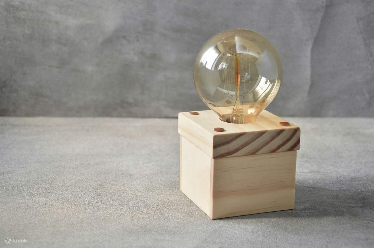 Lámpara de Madera Source