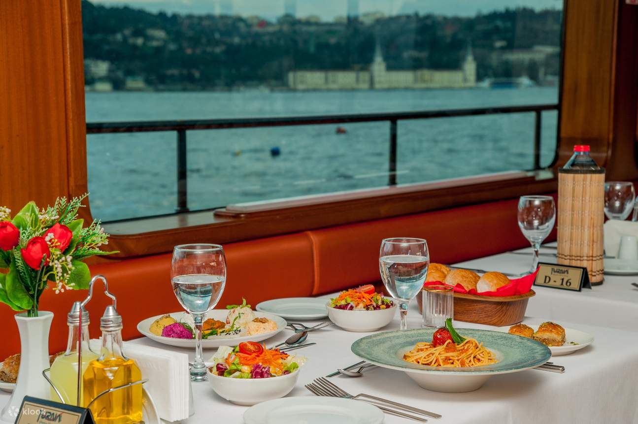 Dîner-croisière sur le Bosphore avec Turnatour