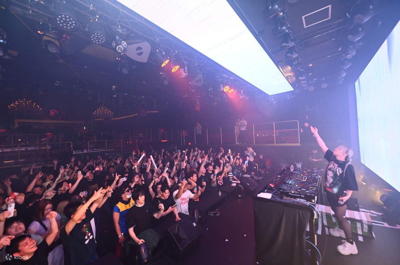 Osaka: PICCADILLY PREMIUM Live Show & Nightclub Ticket