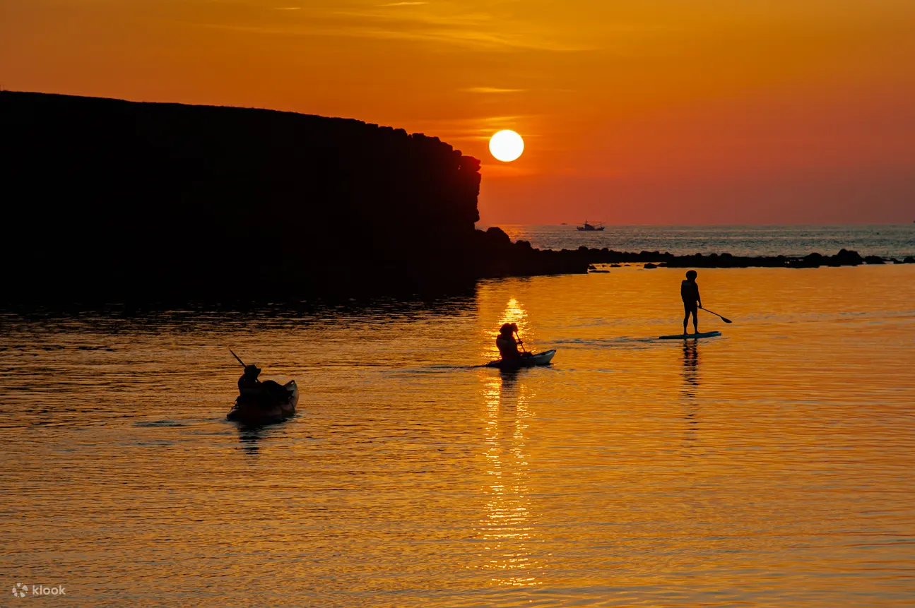 澎湖小门屿夕阳独木舟