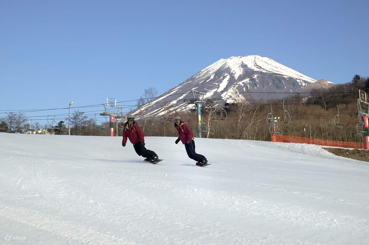 perjalanan ski gunung fuji kota salju yeti