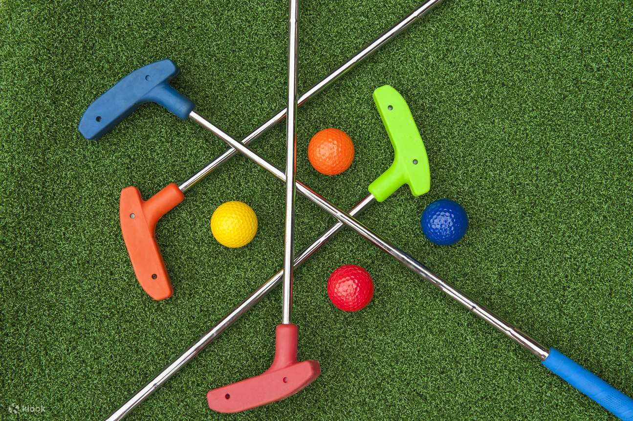 Mini golf chủ đề neon