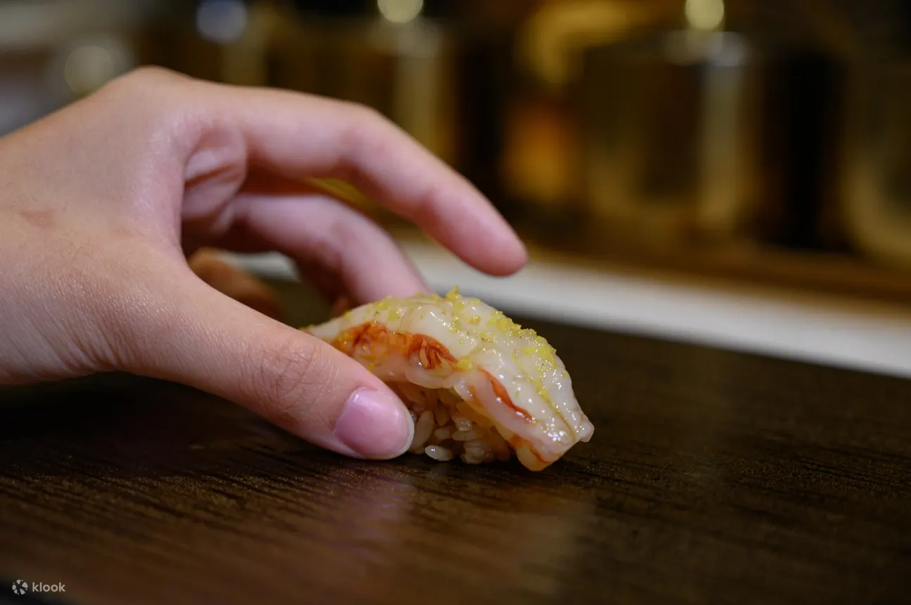 W Omakase Pradit Manutham