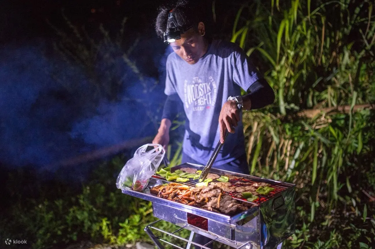 花莲夜间抓溪虾