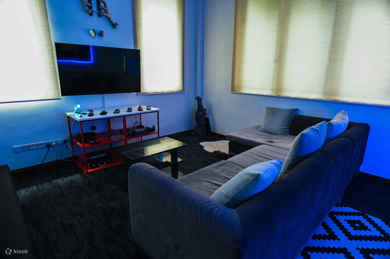 快適な内装のカーレースシミュレーション