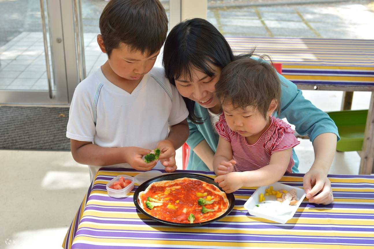 Hokkaido Yukimi Pizza Making Experience