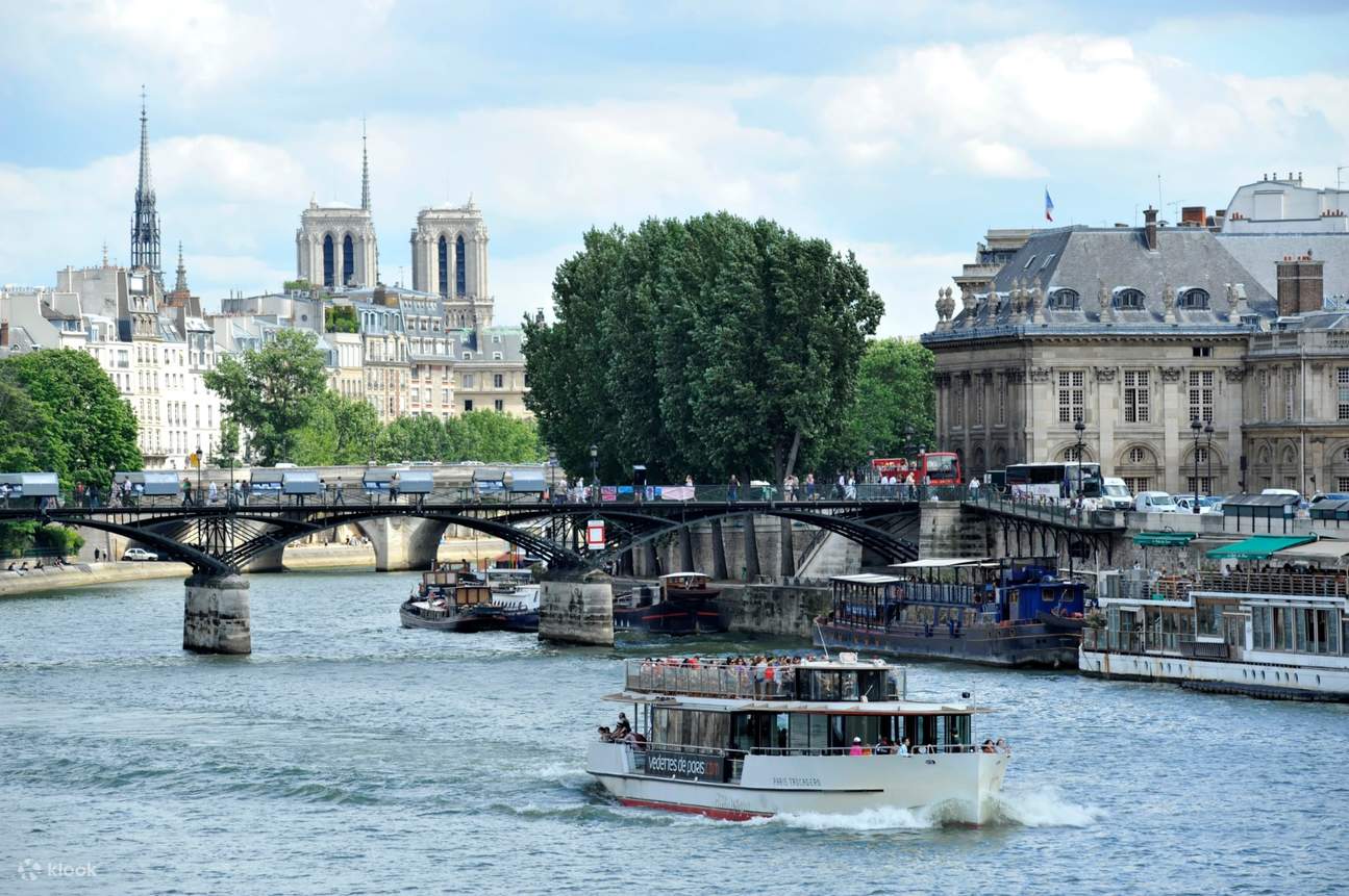 cruise on seine