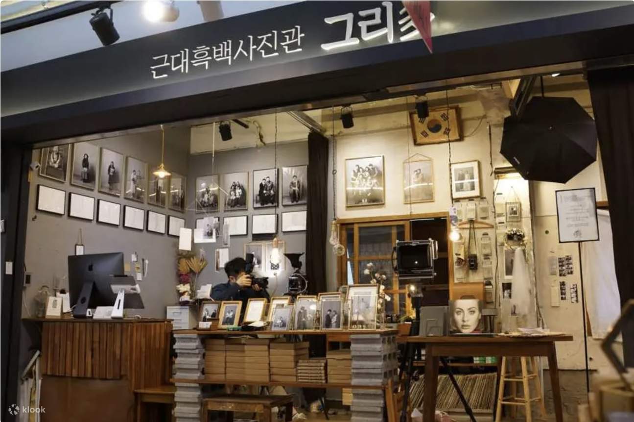 Busan Gukje Market retro black-and-white photography experience - Klook
