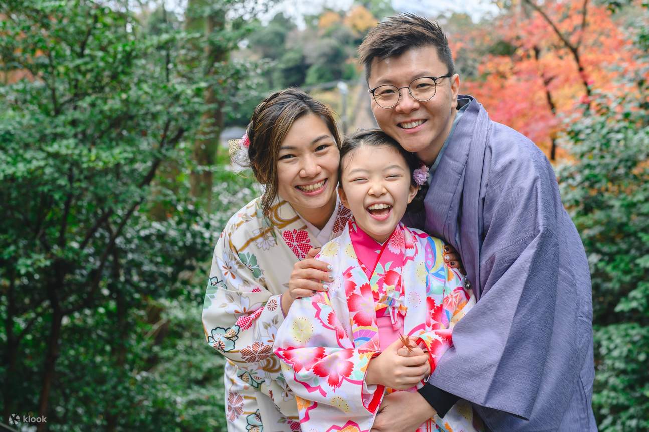 「Gói gia đình」Diện kimono và tận hưởng một ngày vui vẻ bên bạn bè, gia đình hoặc người yêu! Chúng tôi có kimono trẻ em (chiều cao 95cm~140cm) dành cho khách du lịch gia đình. Hãy thử mặc kimono cùng con bạn, trải nghiệm này sẽ làm cho chuyến đi của bạn tr