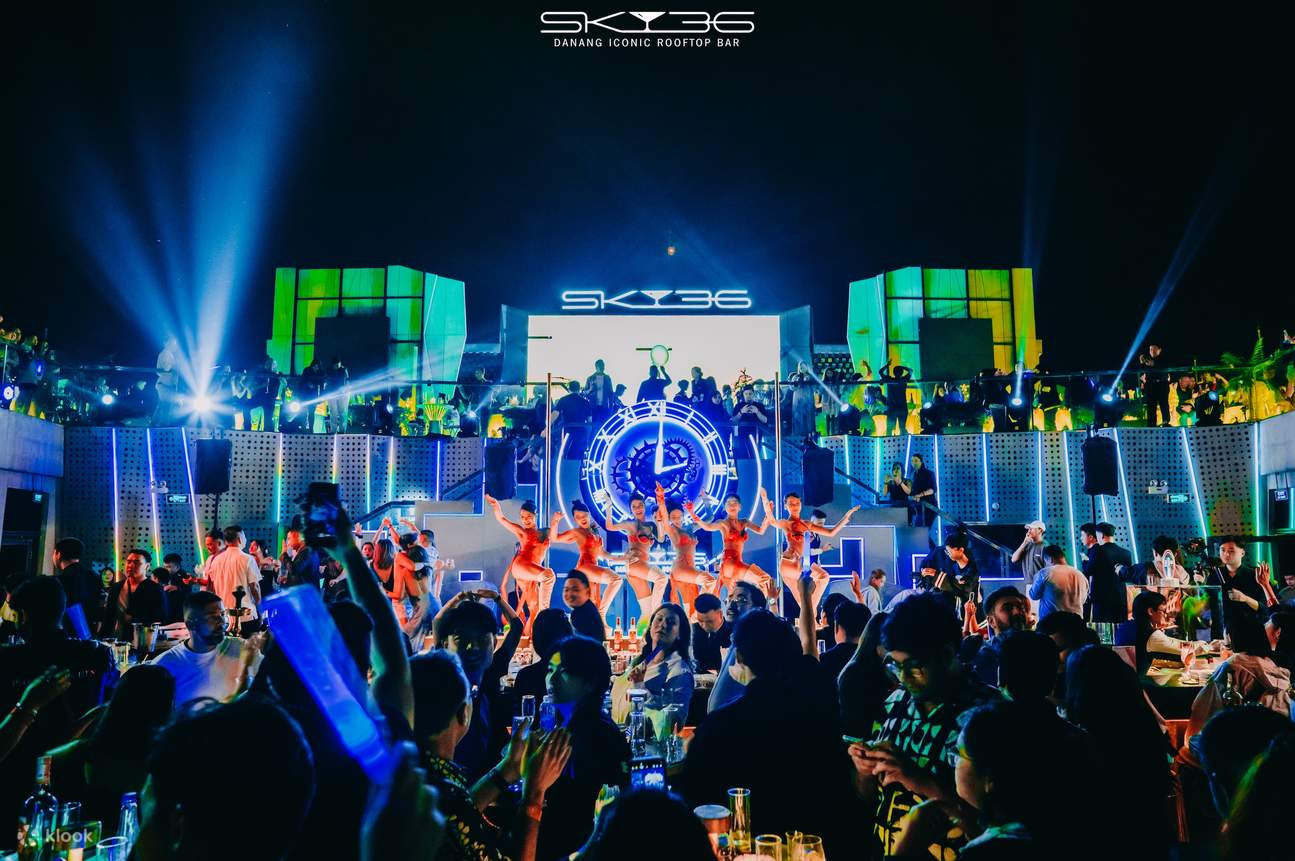 Pengalaman Kehidupan Malam di Sky36 Rooftop Nightclub 