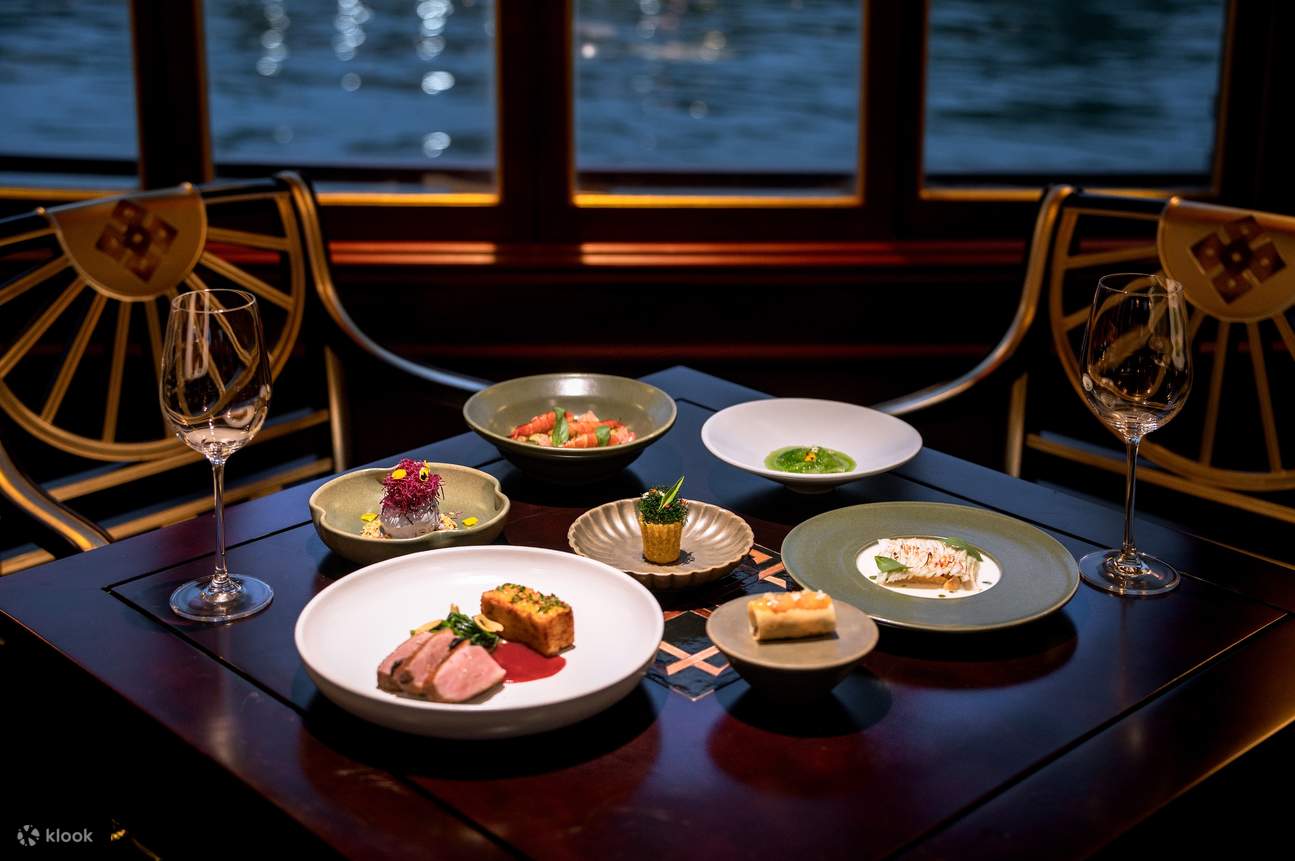 Experiencia de Crucero con Cena en el Río Perfume por Hueritage