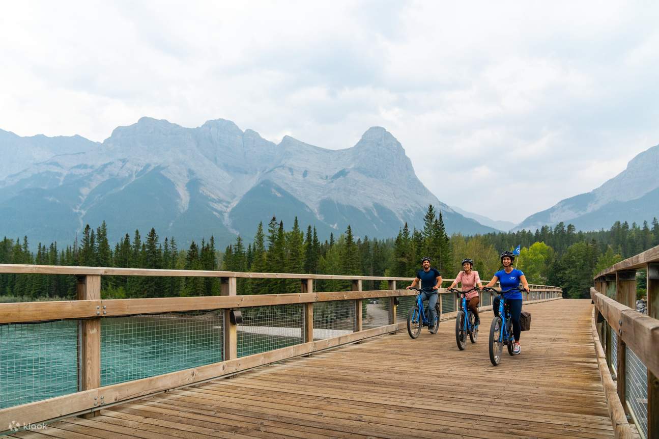 Esplorare la bellezza del Lago Moraine in bicicletta, creando ricordi indimenticabili ad ogni pedalata