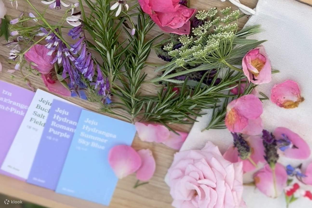 Anda juga boleh memilih daripada kad warna yang telah disediakan yang sesuai dengan anda.