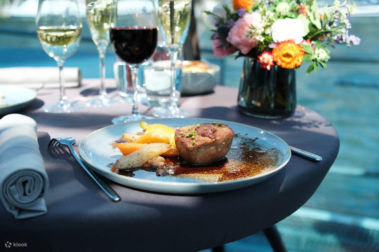 Seine River Lunch and Dinner Cruise Experiences by Bateaux Parisiens