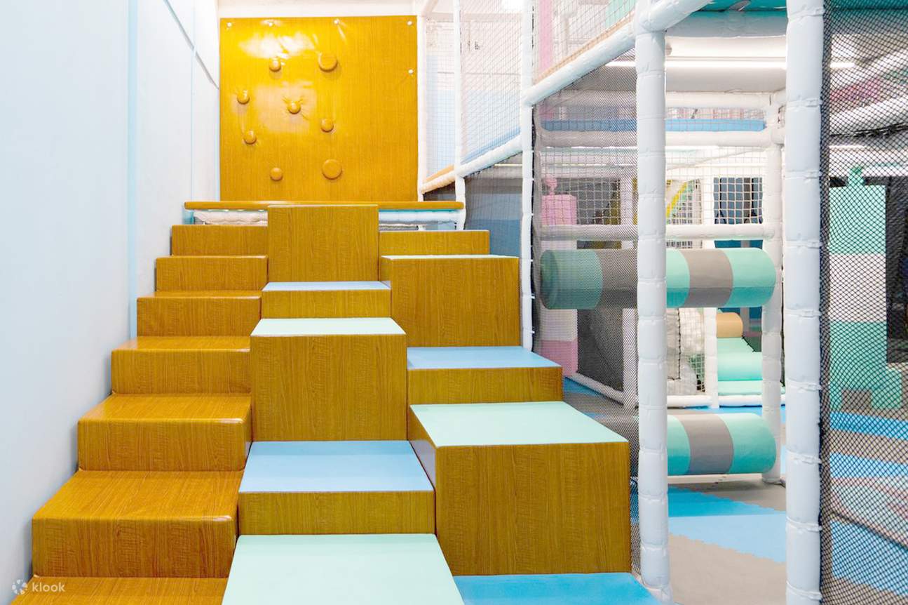 taman bermain panjat dalam ruangan