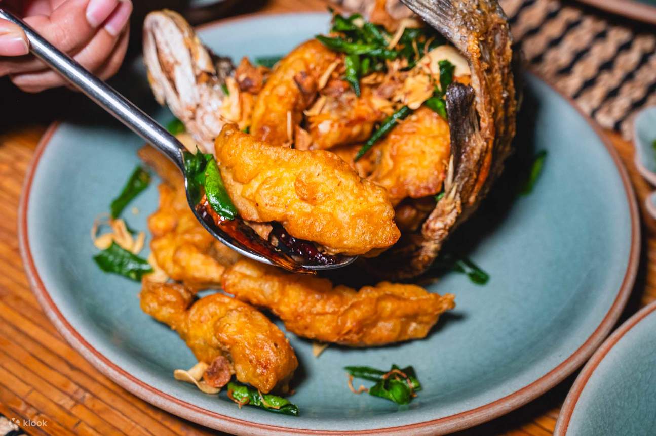 チャクラボンセ・ヴィラズ・リバーサイド・タイ・ダイニング