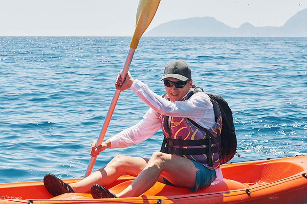 Откройте для себя волшебство береговой линии Панглао, совершив сплав на байдарках над рифом Напалинг!