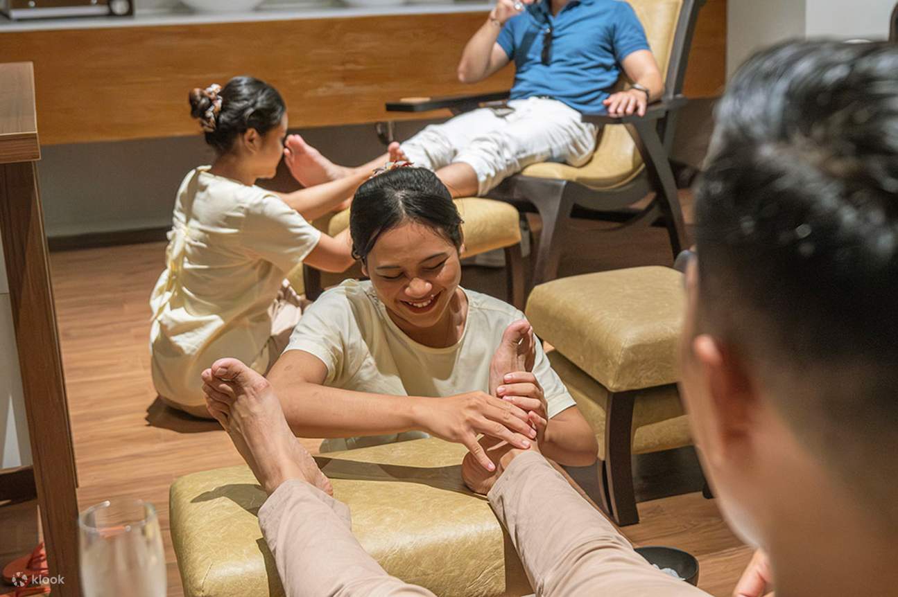 I nostri esperti terapisti Spa offrono trattamenti professionali con calorosa ospitalità.