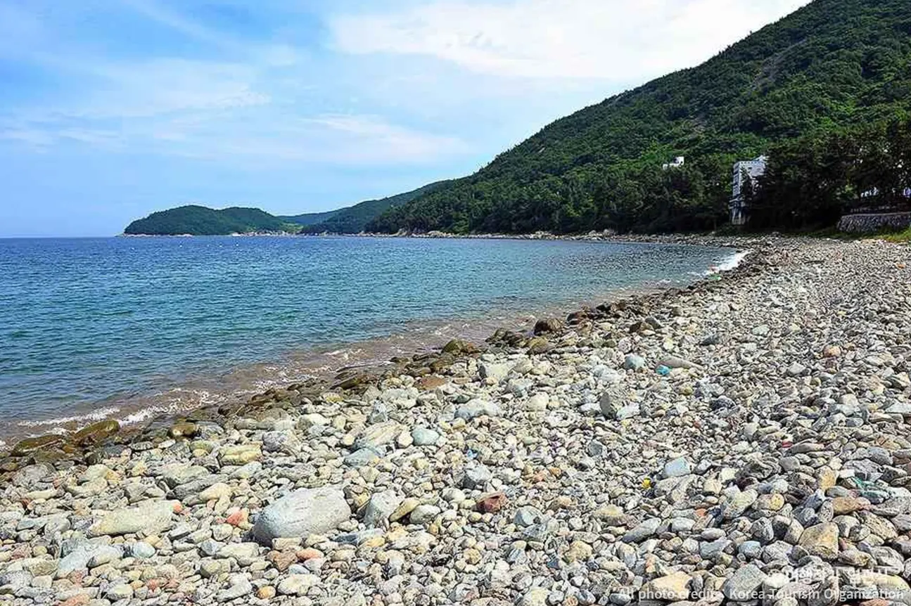 万城里黑沙滩