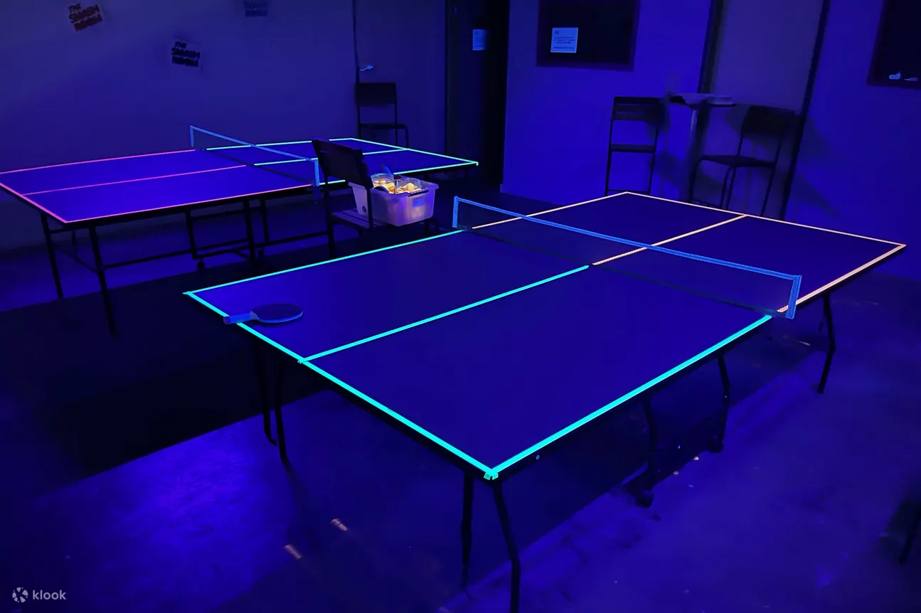 The Smash Room 全新 UV 霓虹乒乓球桌