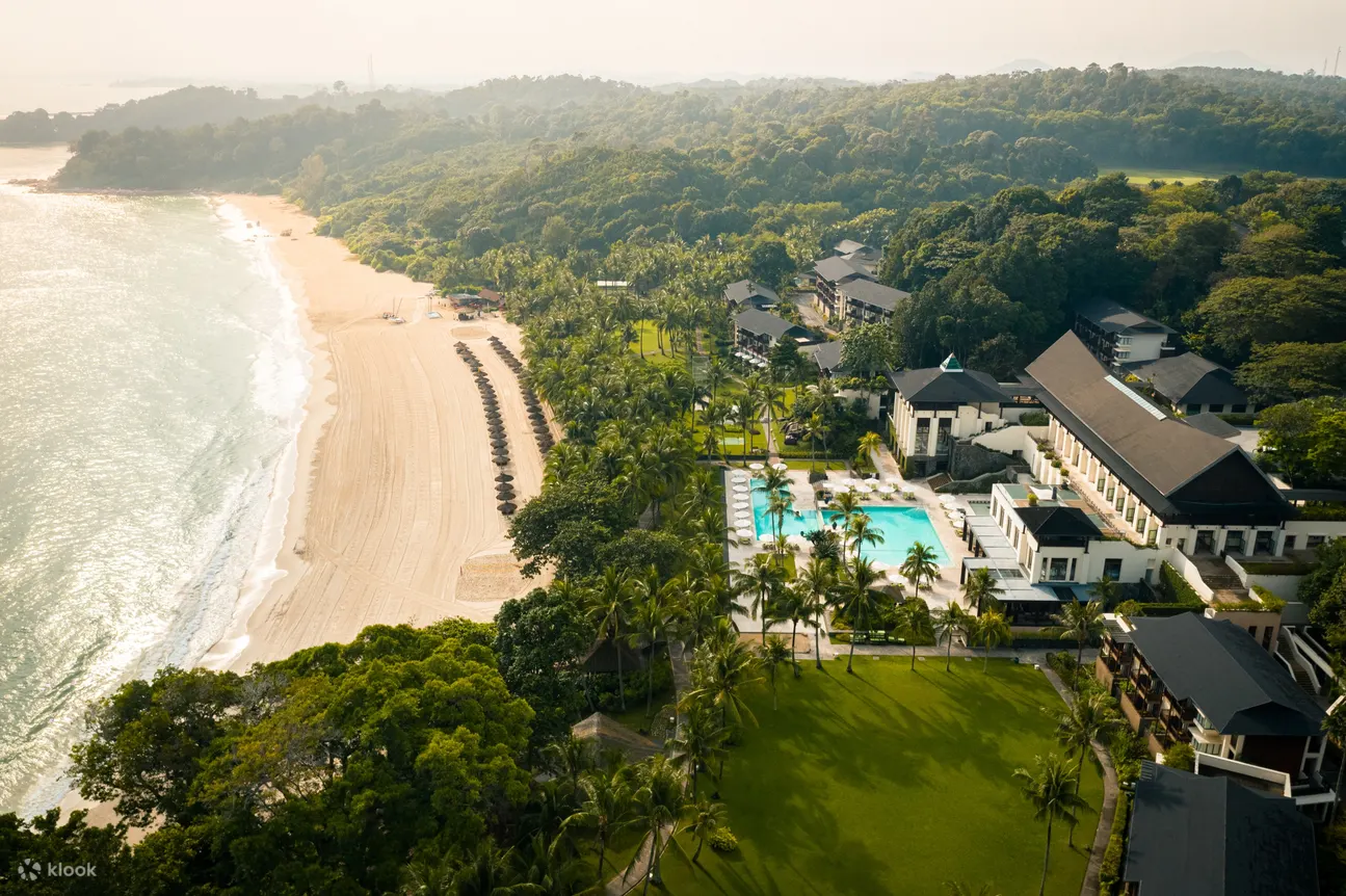 Club Med 民丹岛度假村可通往海滩