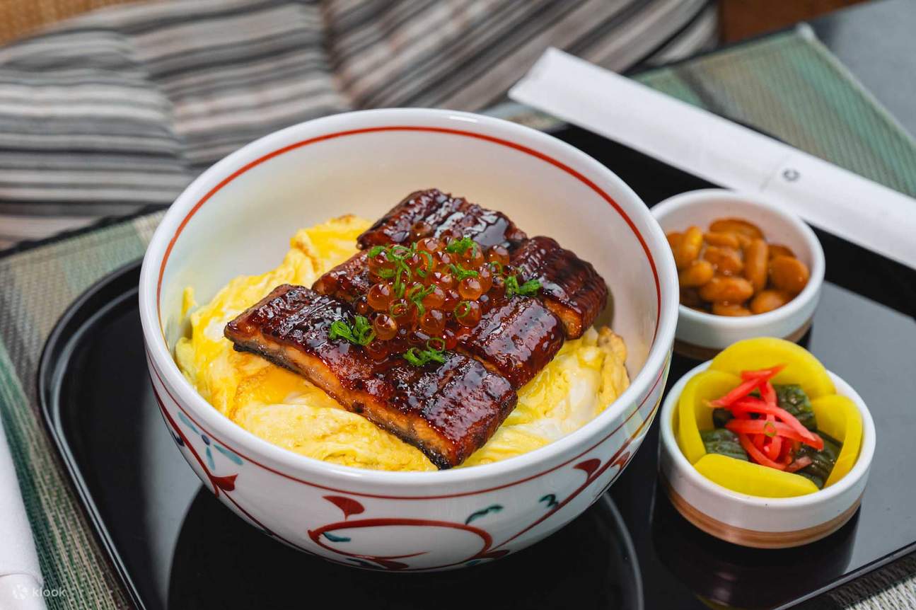 Ресторан и бар на крыше Up & Above в отеле The Okura Prestige Bangkok