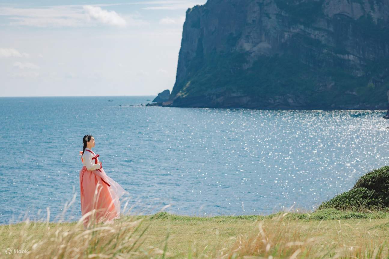 Traditional Hanbok Outdoor Photoshoot Experience in Jeju Island