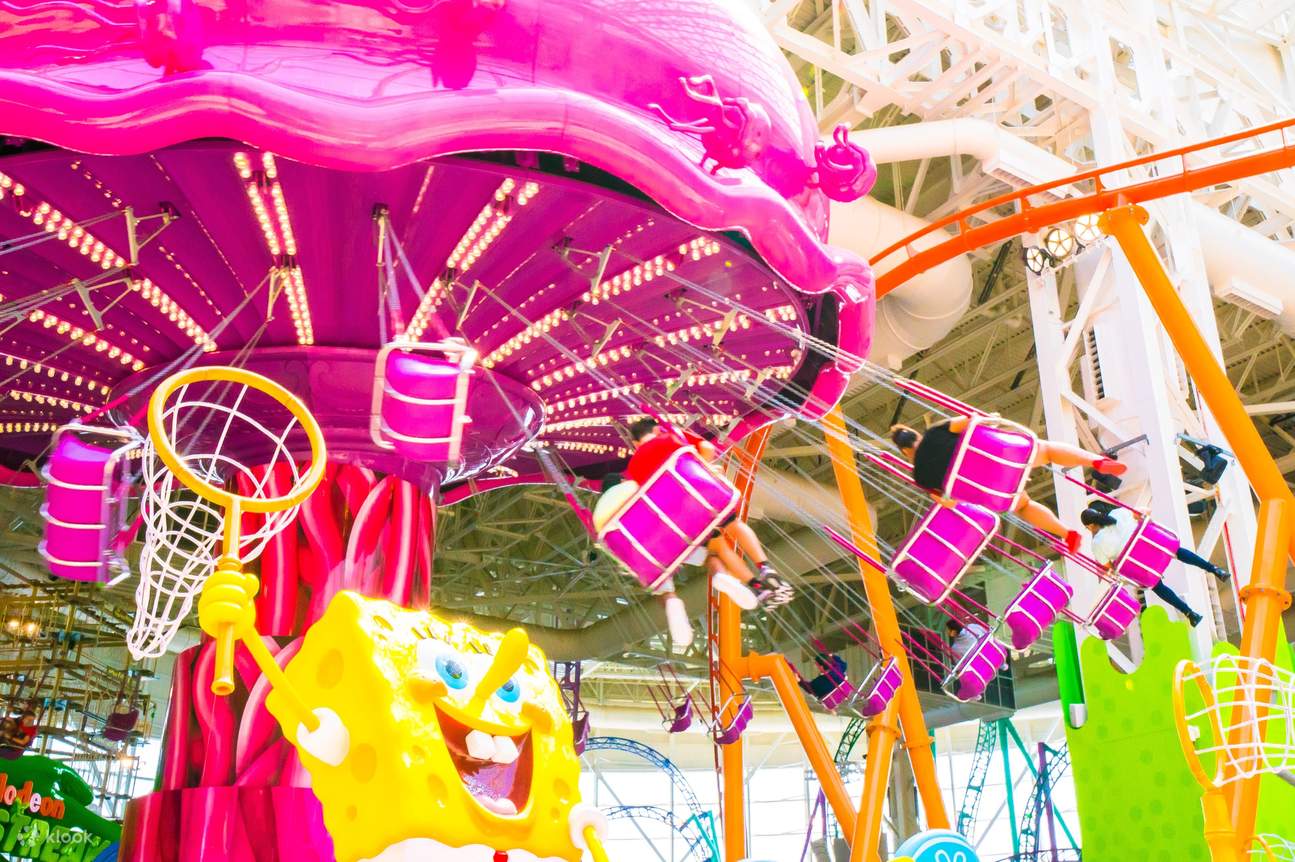 和海綿寶寶一起冒險，在水母田（Jellyfish Fields）裡盪鞦韆