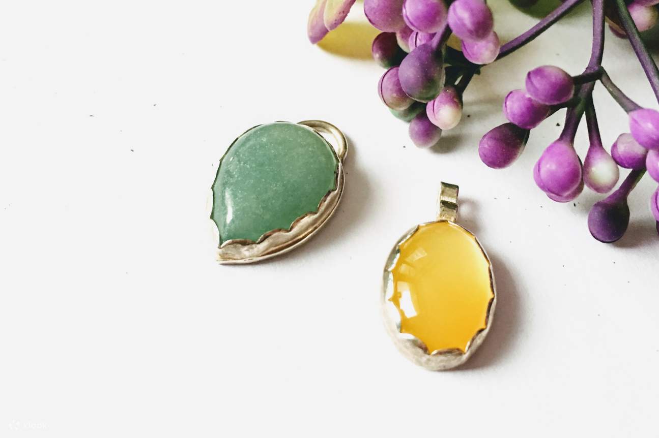 Une pièce en pierre pour l'article en argent