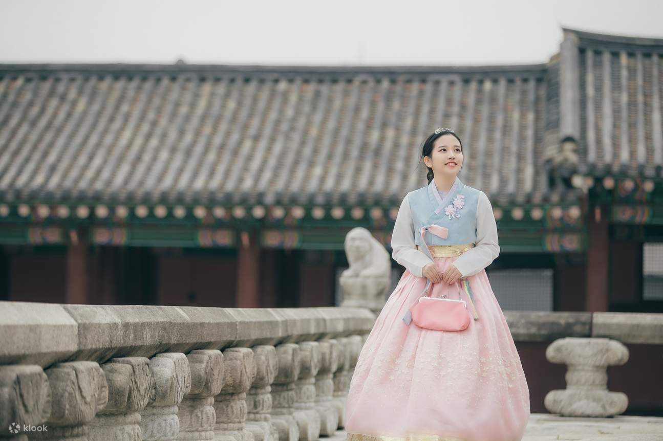 Penyewaan Seohwa Hanbok di Gyeongbokgung