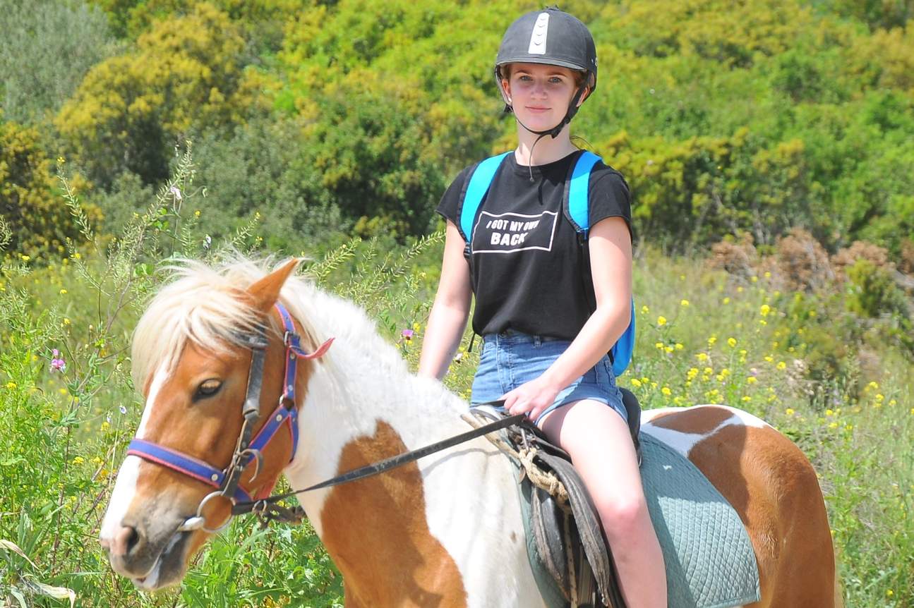 Femme à cheval à Kuşadası