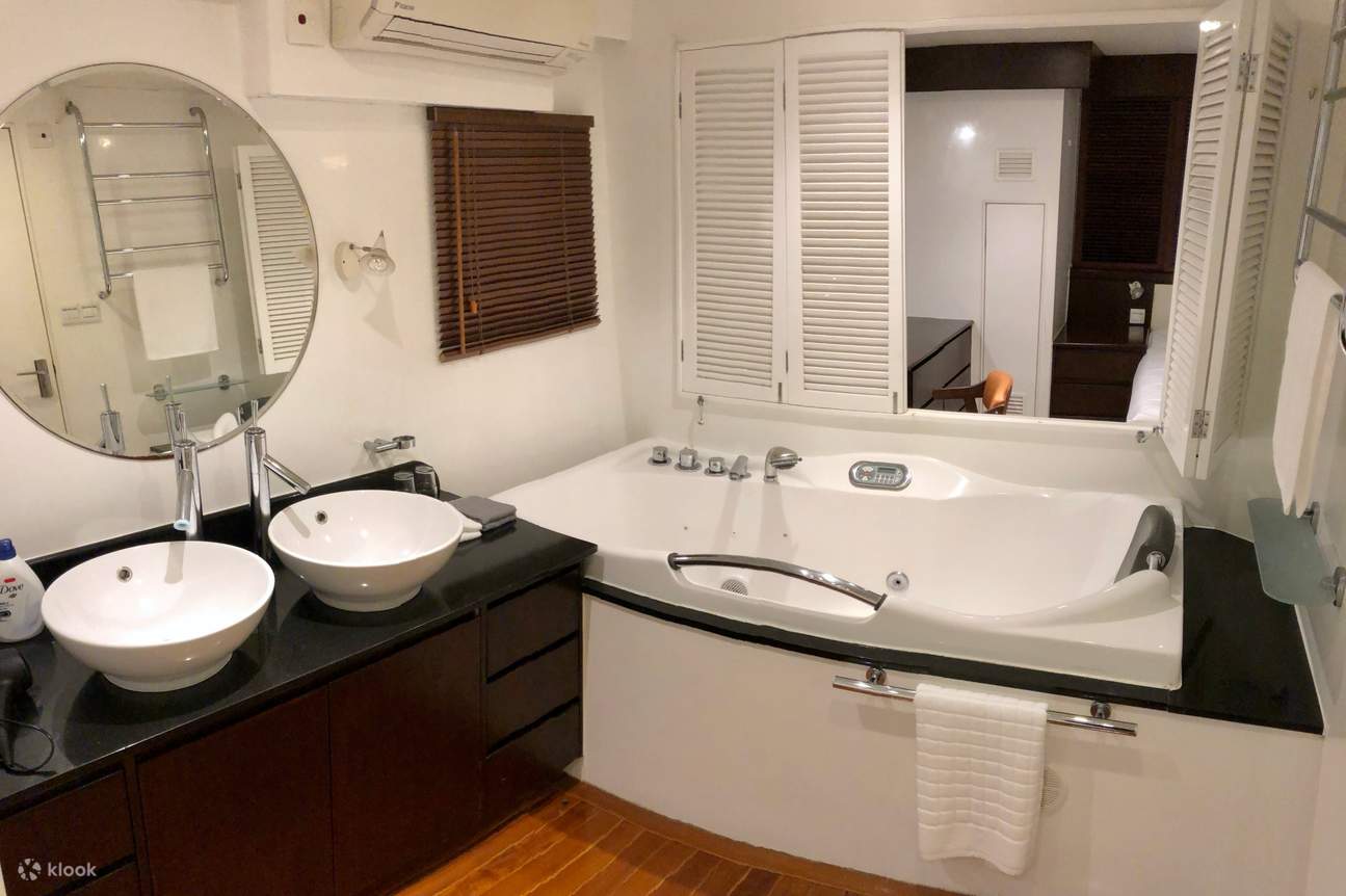 Baño en casa flotante